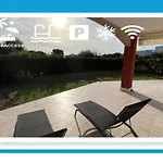 With Private Garden, Pool & 150 M * אנטיב