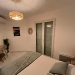 With Private Garden, Pool & 150 M אנטיב