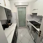דירה With Private Garden, Pool & 150 M *