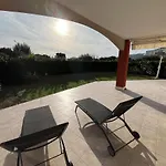 דירה With Private Garden, Pool & 150 M