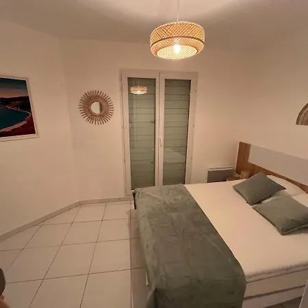 Lejlighed With Private Garden, Pool & 150 M *