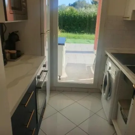 Jardin Riviera With Private Garden, Pool & 150 M