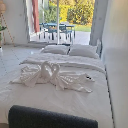 Jardin Riviera With Private Garden, Pool & 150 M Apartman Antibes