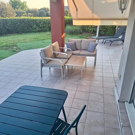 Lejlighed With Private Garden, Pool & 150 M