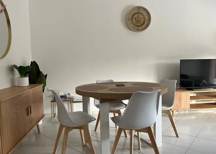 With Private Garden, Pool & 150 M *