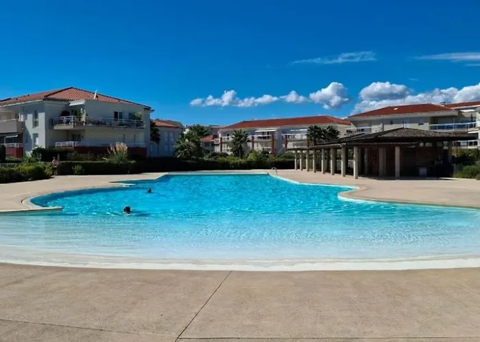 With Private Garden, Pool & 150 M * 앙티브